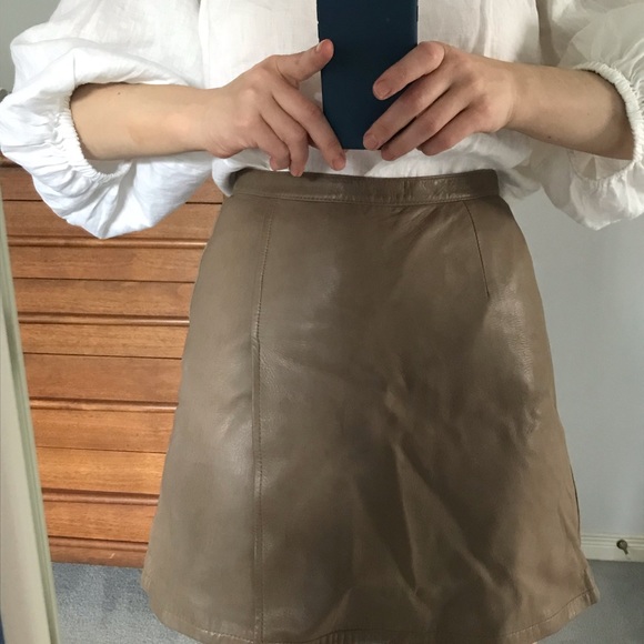 Stunning Vintage Greige Real Leather Skirt - Picture 2 of 5